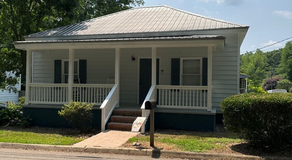 2/1 Home on 328 Atlanta Ave - New town! Available Now! 