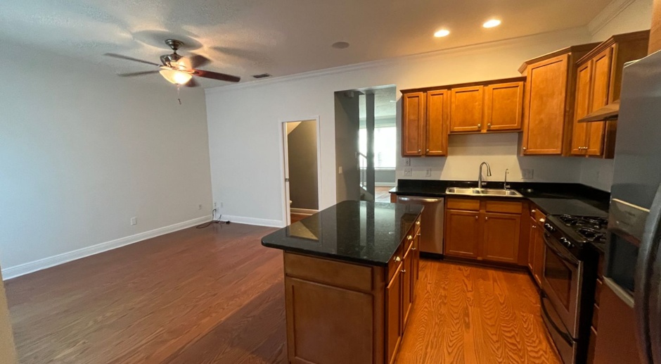 $100 off First Month Rent! Available NOW!!! Winter Park 3/2.5 Townhome Close/Walking to Rollins College and Park Ave!!  