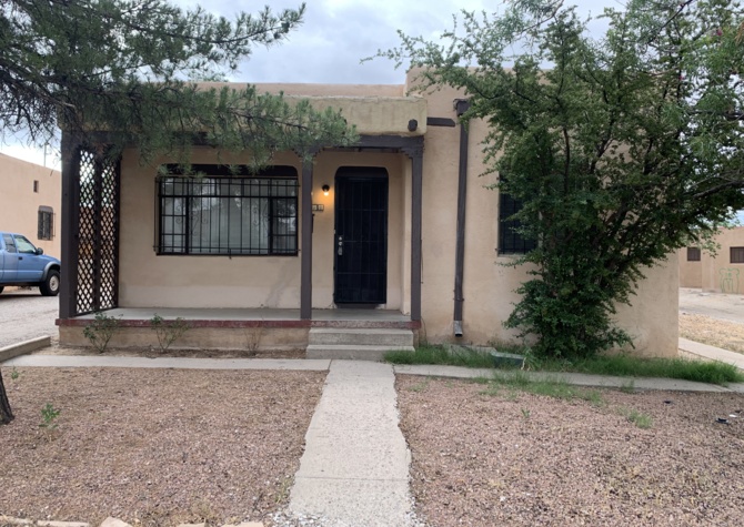 Houses Near 2 bed 1 bath in UNM area