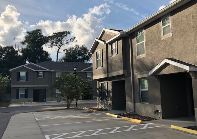 Apartments Near Montclair Townhomes