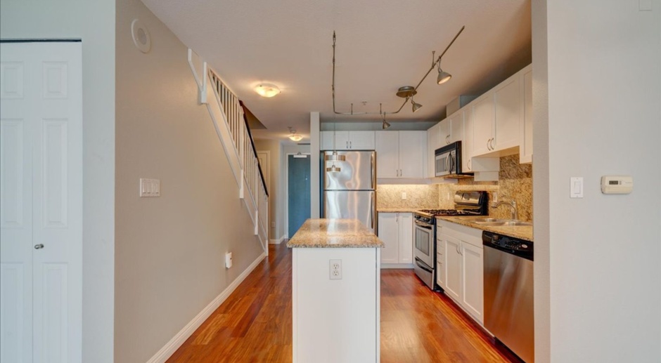 2 Bed/2.5 Bath Townhome in Little Italy. Views, Pool and 2 parking spots!!