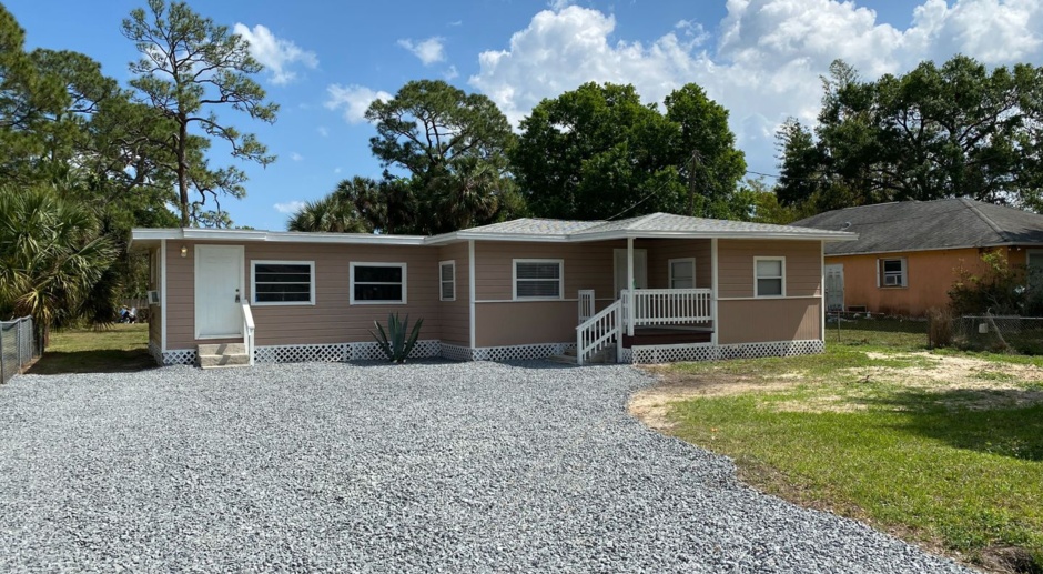 2 Bedroom 1 Bath Home in Cocoa for Rent!