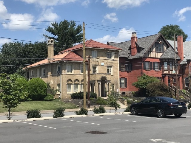 BORDERING WILKES CAMPUS!! ....NOW BOOKING for May 2023 Wilkes (walk to class) & Kings ALL INCLUSIVE student apartments Mansion style living...Rooms for singles and apartments for groups of 2 or more SPRING SPECIAL 