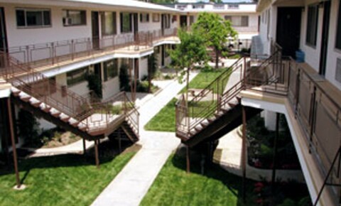 Apartments Near American Career College-Los Angeles Courtyard for American Career College-Los Angeles Students in Los Angeles, CA