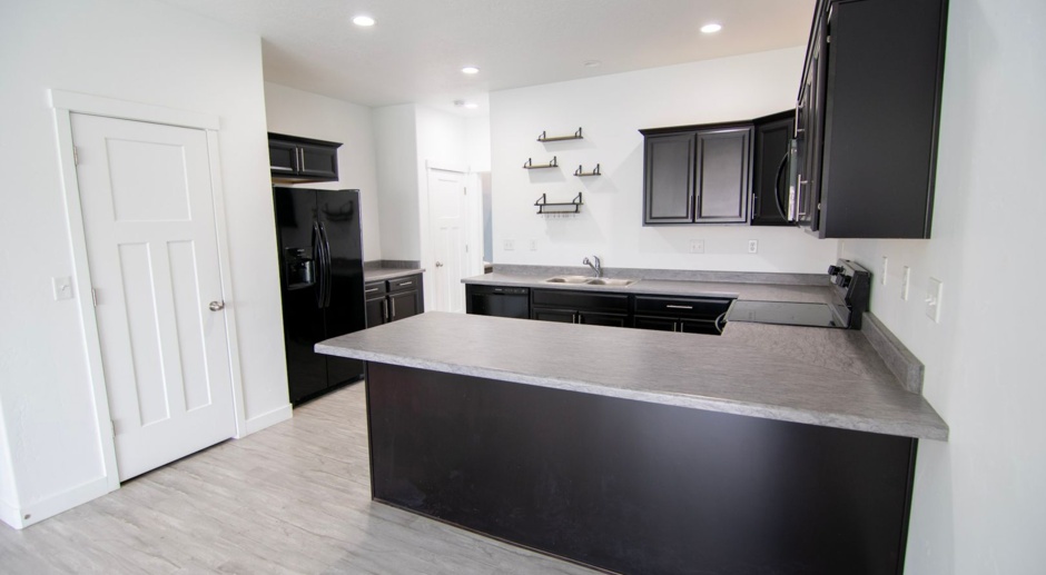 Gorgeous Modern Townhome, Now Leasing!