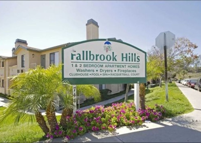 Apartments Near Fallbrook Hills Apartments