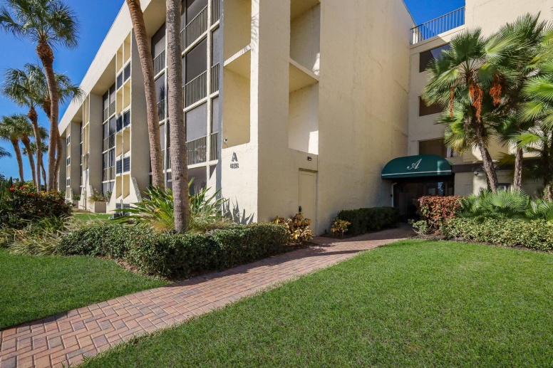 Two Weeks Free for May 1 Lease Start - 2/2 Condo near IMG Golf Course