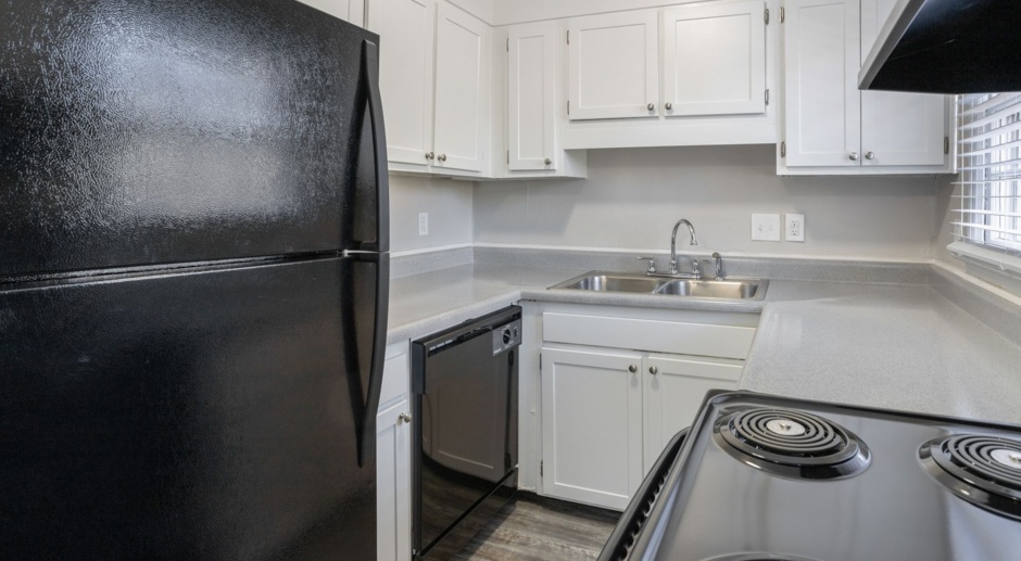 Renovated, Quiet 2 Bedroom in the Heart of GSO