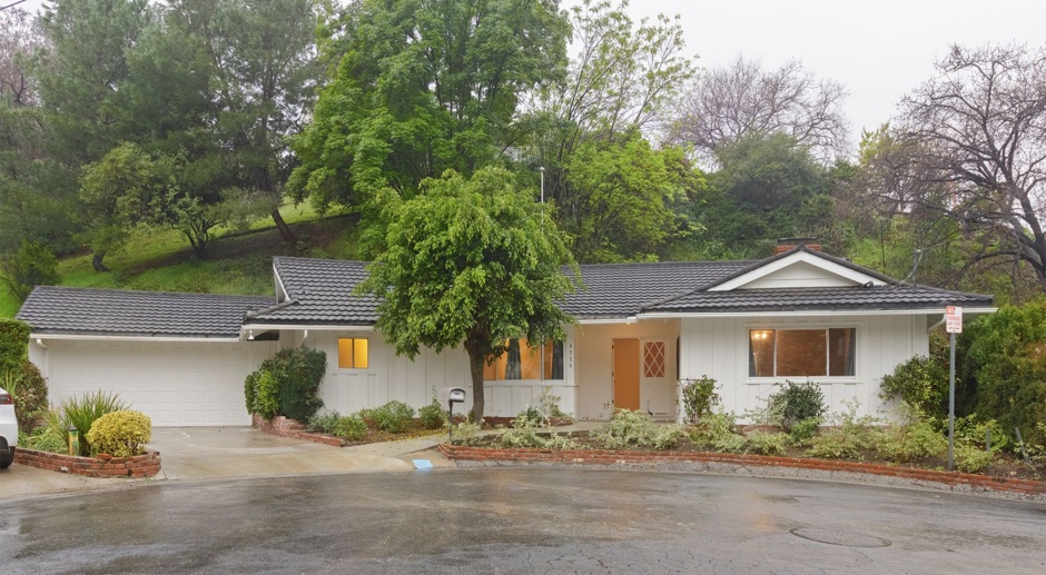 Stunning 3-Bedroom Home Nestled in the Tranquil Hills of Woodland Hills!