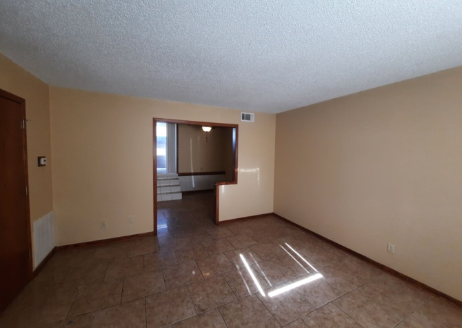 Houses Near $795 - 2 bedroom/ 1 bathroom - Check out this bi-level apartment! 