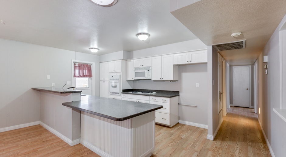 4 BEDROOM, 3 BATH HOME W/ 2 MASTER BEDROOMS, REMODELED KITCHEN, DIVING POOL - MINUTES FROM ASU!