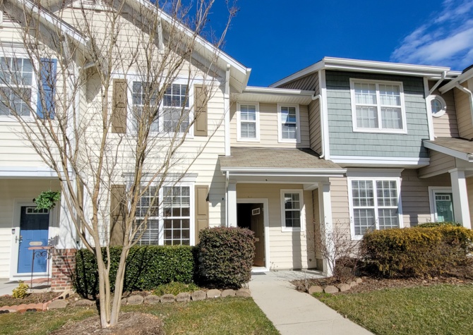 Houses Near 1113 Hamlet Park, Morrisville: Open layout! Enclosed Patio!