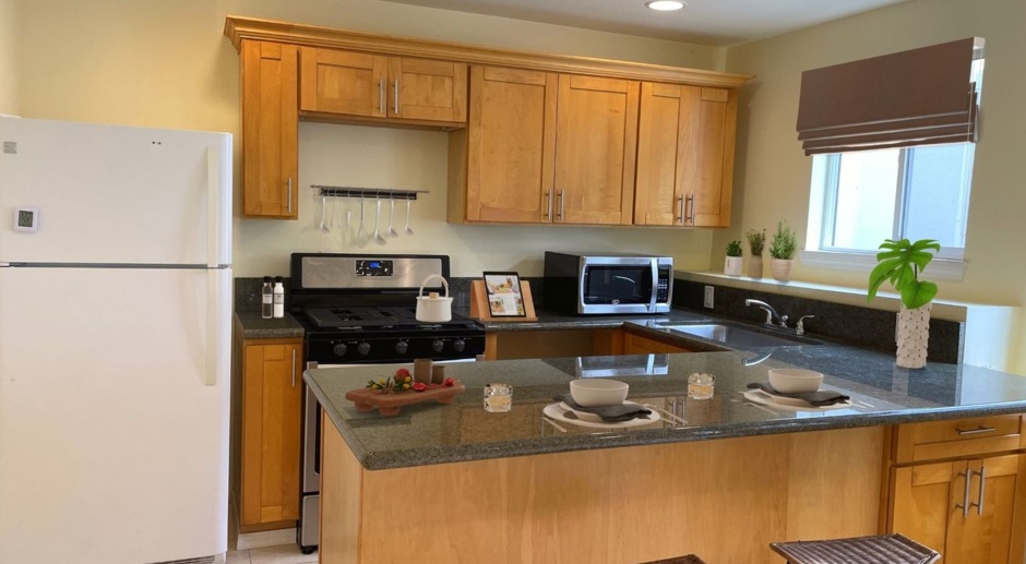 Spacious, Clean & Sunny Apartment in upper Kamehameha Heights