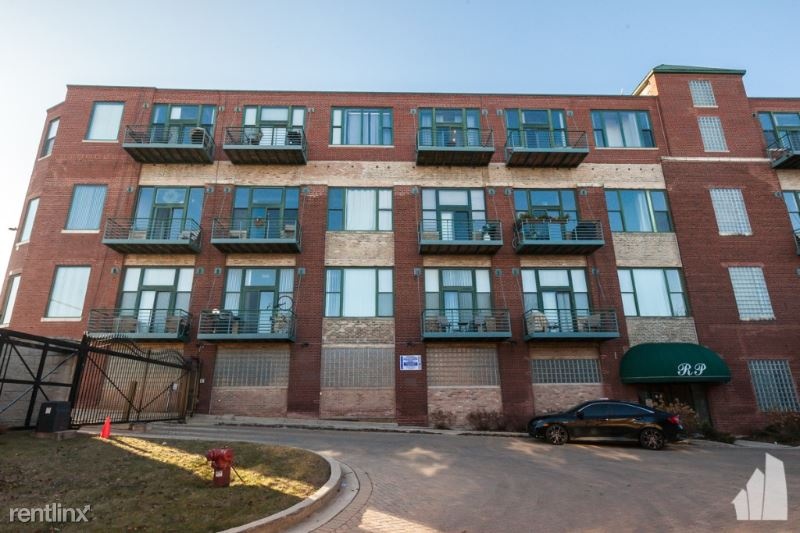 2222 W Diversey Ave 204