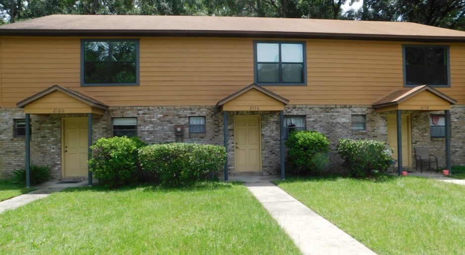 Well Maintained Tower Oaks Townhouse!
